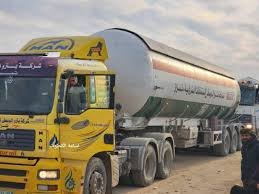 دخول 10 شاحنات وقود وغاز لاول مرة  منذ مارس الماضي إلى القطاع